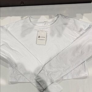 MIIPPO White Long Sleeve Crop Top. Size medium. NWT